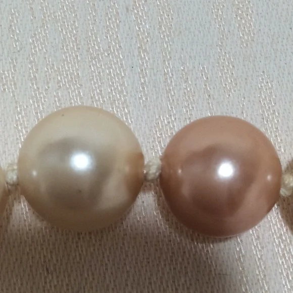 Vintage 60’s Beige Faux 11 mm Choker Necklace